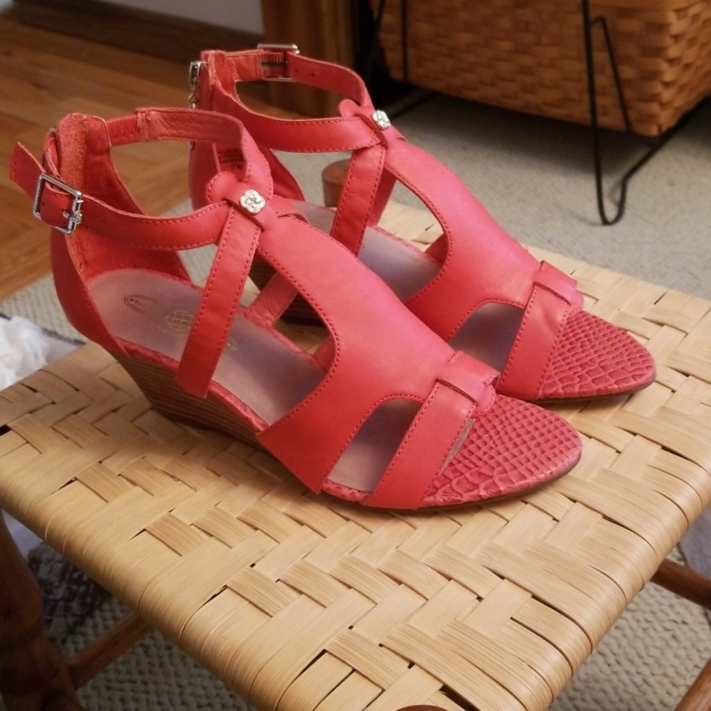Pretty wedge sandals